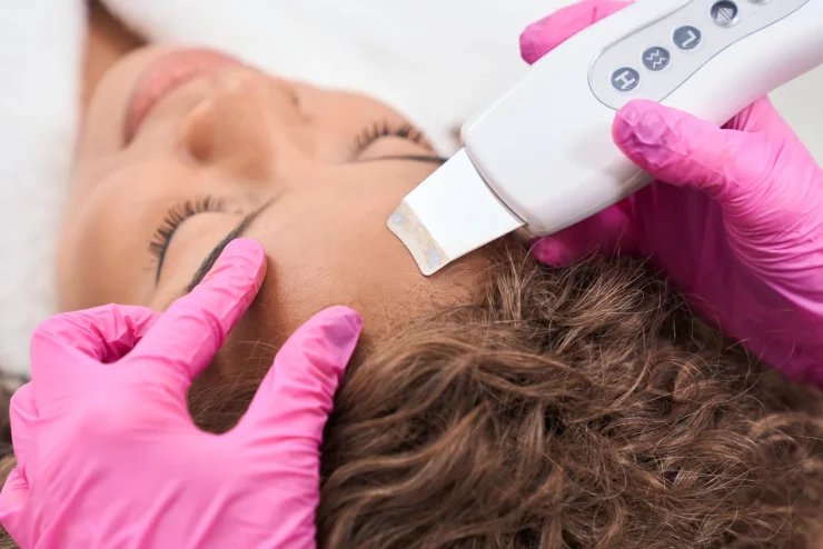 patient-on-the-procedure-of-hardware-facial-skin-r-2023-11-27-05-07-54-utc